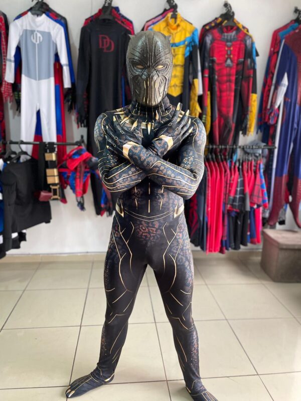 Traje y casco de Killmonger