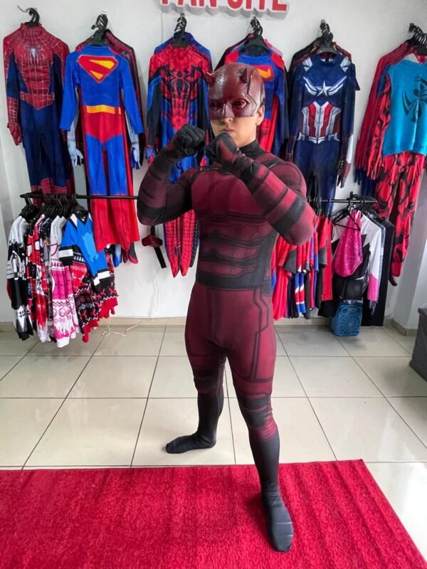 Traje y casco del Vigilante Nocturno